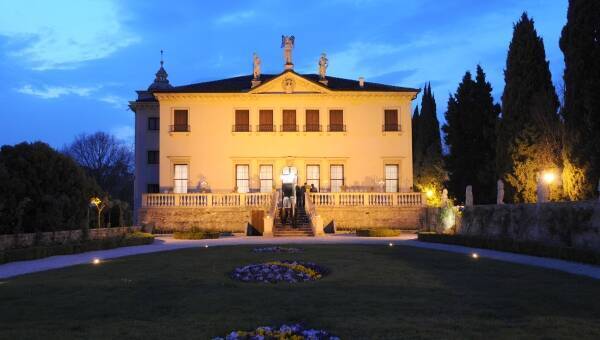 Vicenza: "Villa Valmarana e la leggenda dei Nani"
