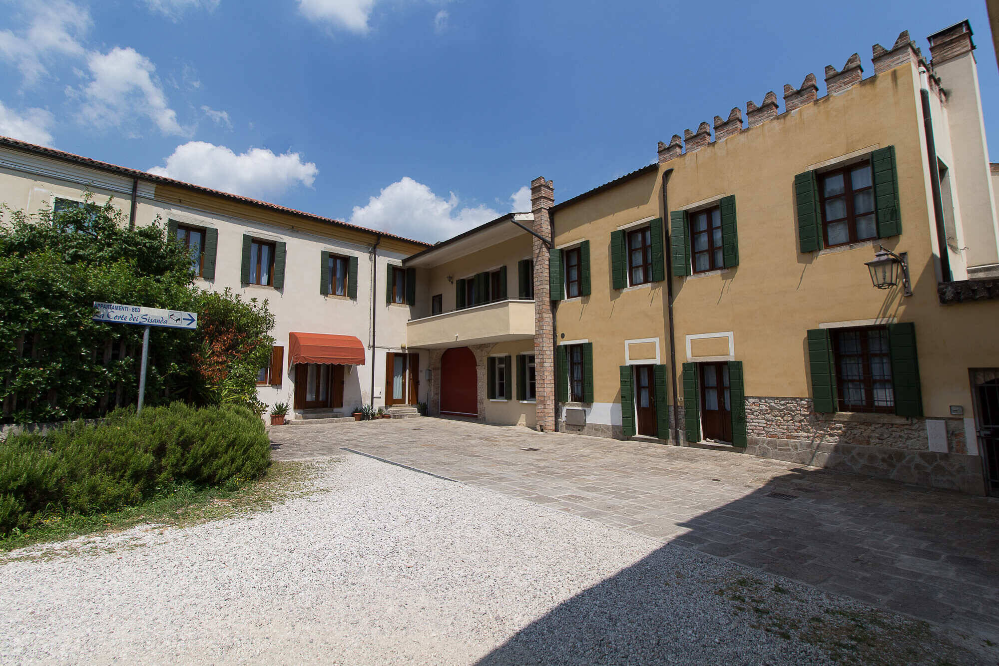 Apartments&Holiday Home La Corte dei Sisanda